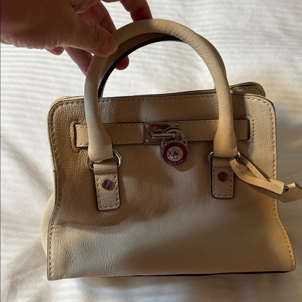 Michael Kors Hamilton satchel handbag in off-white. 
Taupe Leather Small New - Picture 2 of 9